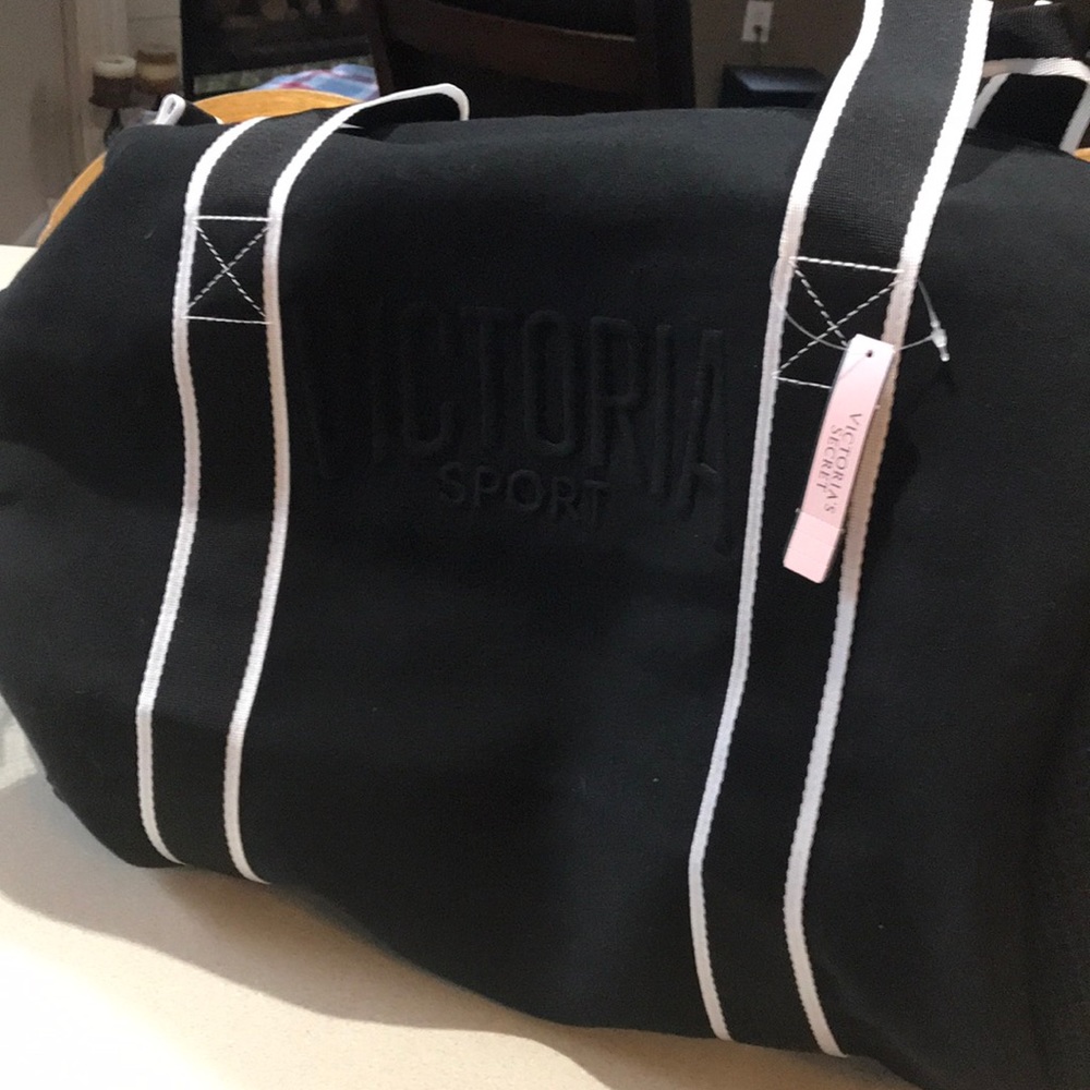 NWT 🌹VS Sport duffle
